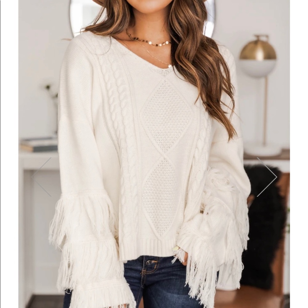 ⭐️NWOT⭐️ Pink Lily Fringe Sweater